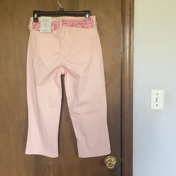 Croft & barrow pink jean mid rise Capri with floral scarf belt size 4 - Picture 14 of 17